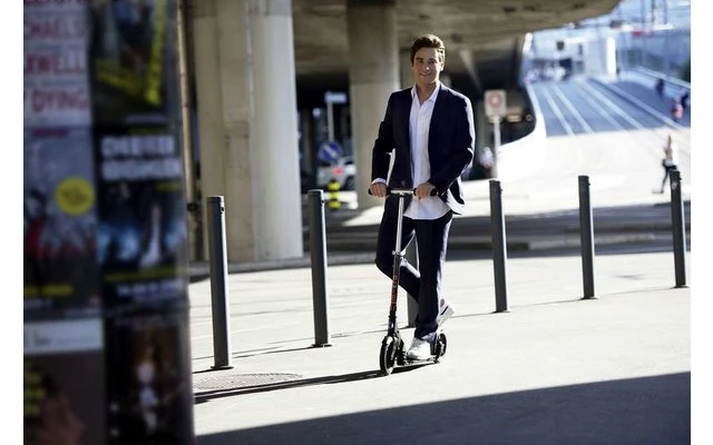 Micro Black/White Klappbarer Scooter Weiß â€“ Bild 5